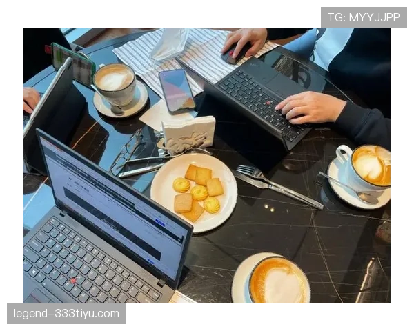 朱雪莹训练完顺手买个包，我加班三天才够她喝杯咖啡